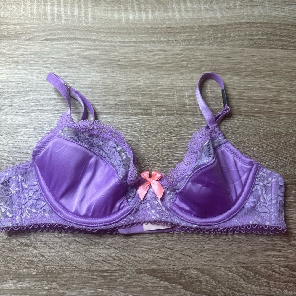 NWT Victorias Secret Lined Demi Size 32A